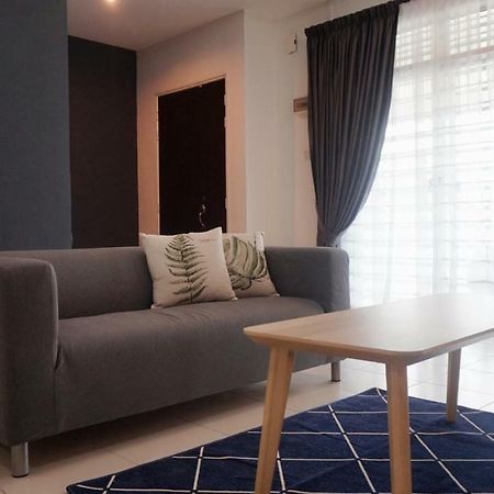 E'S Suite- Homestay That Fits 8 Pax Comfortably. Ипох Экстерьер фото